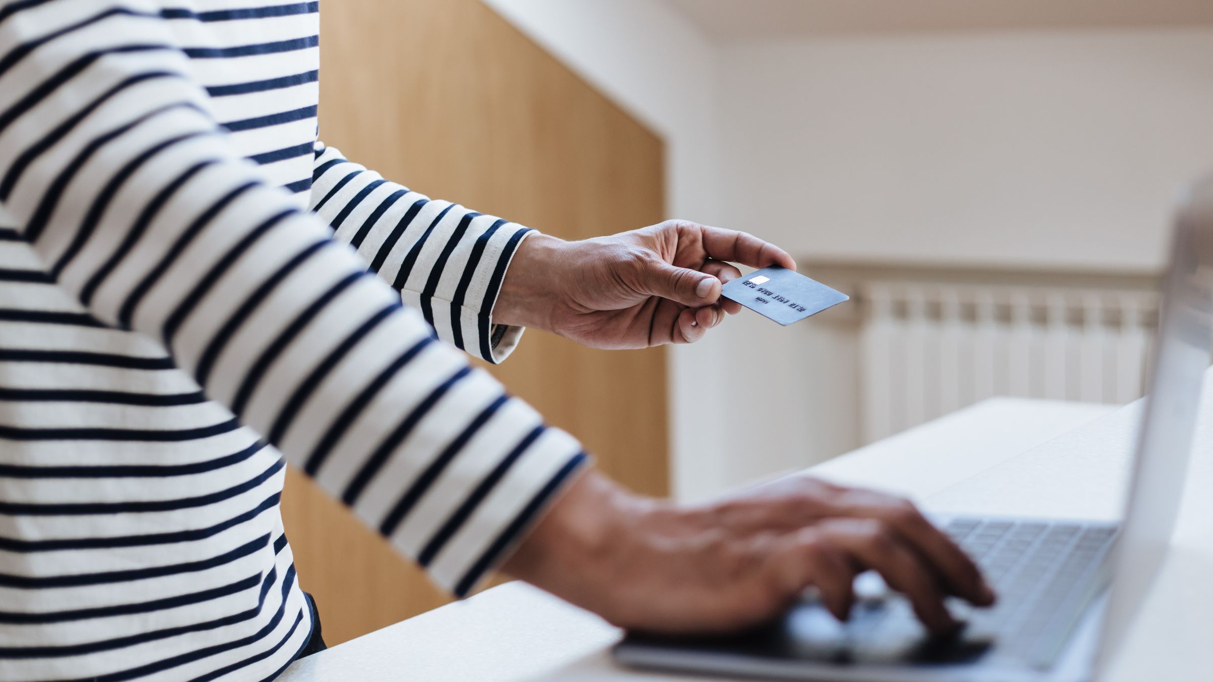 Top Features of a CRM Ticketing System for Online Retailers