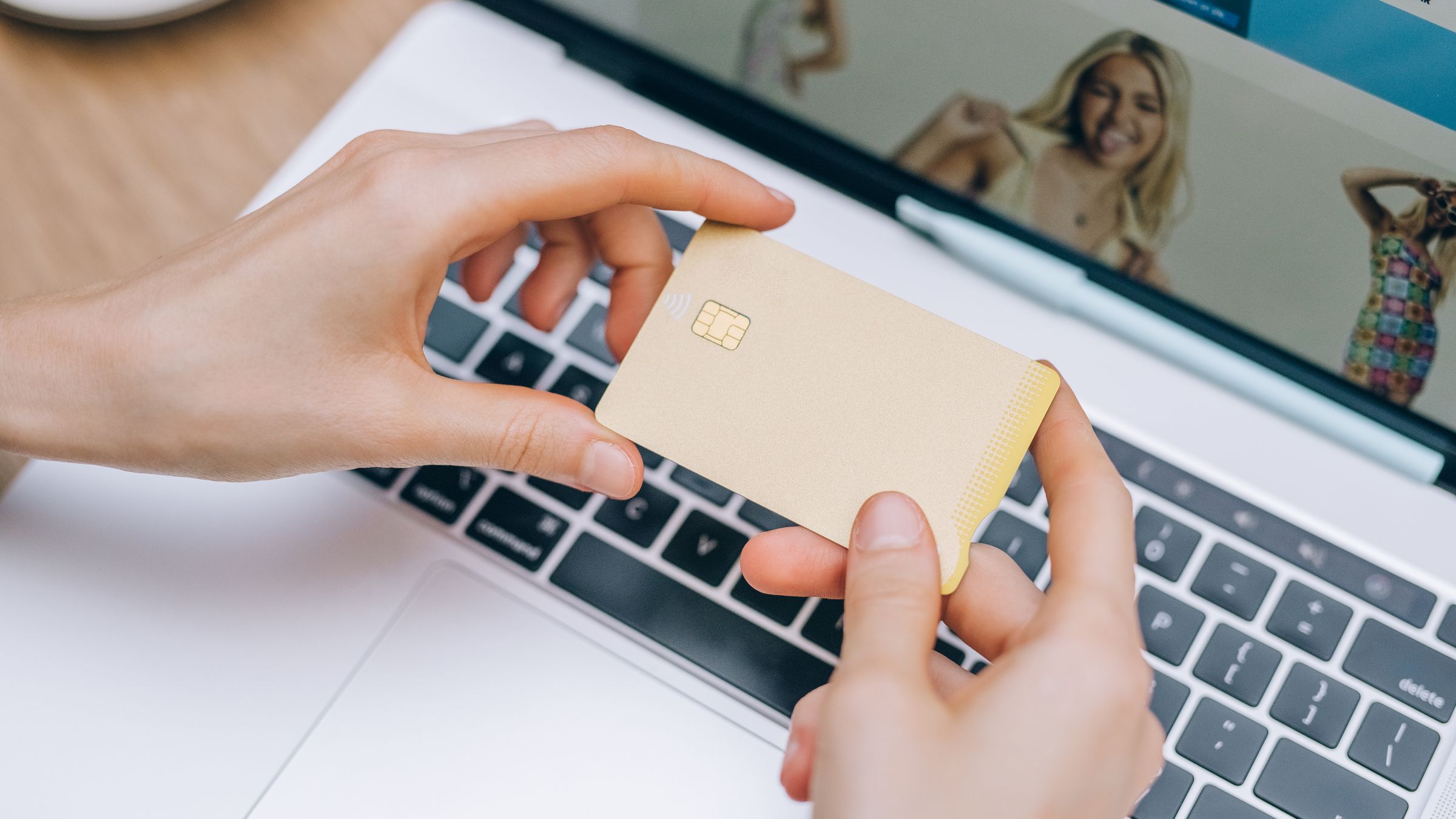 Best Live Chat Plugins for Shopify and WooCommerce (2026)